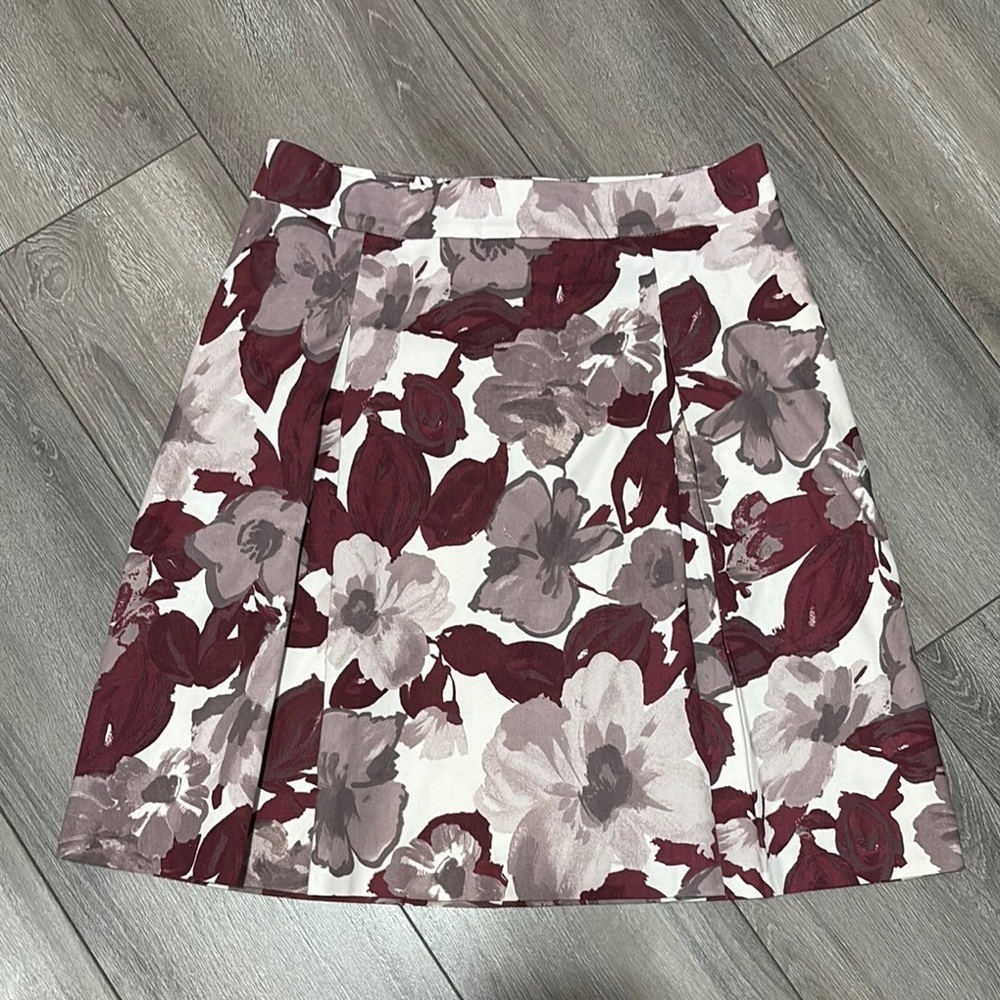 MM228 H&M Red and White Pleated Mini Skirt